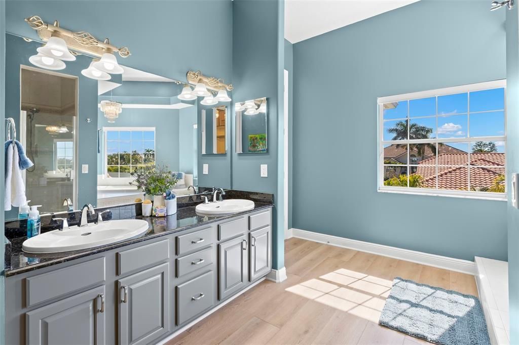 For Sale: $3,749,000 (4 beds, 5 baths, 6367 Square Feet)