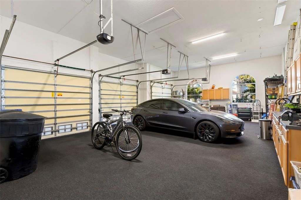 For Sale: $3,749,000 (4 beds, 5 baths, 6367 Square Feet)