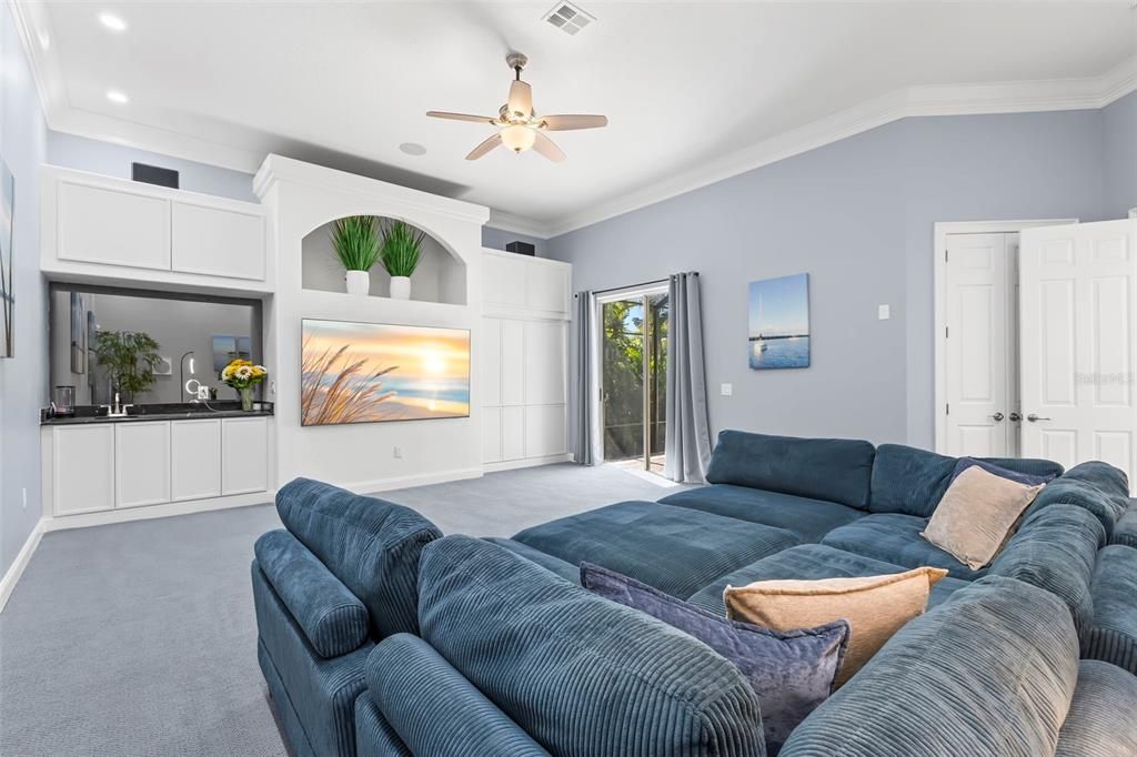 For Sale: $3,749,000 (4 beds, 5 baths, 6367 Square Feet)