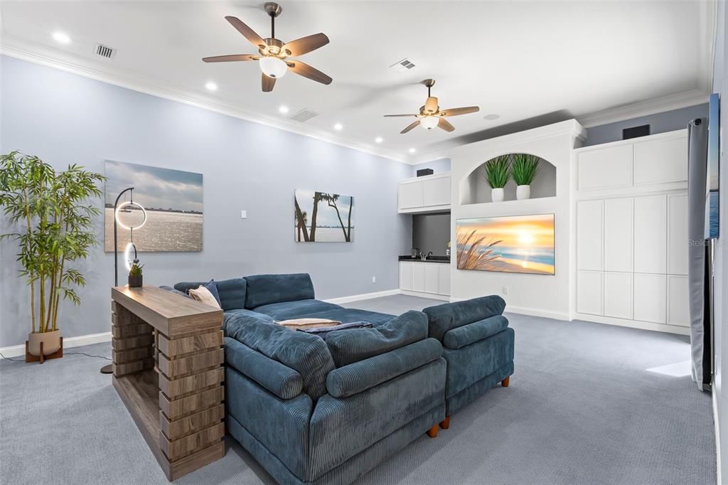For Sale: $3,749,000 (4 beds, 5 baths, 6367 Square Feet)