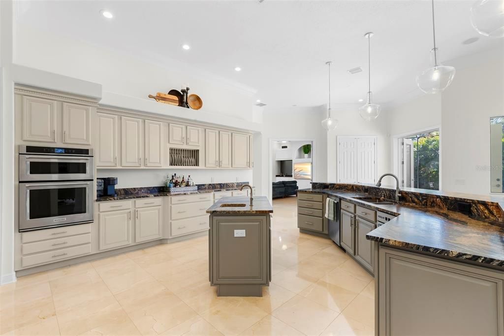 For Sale: $3,749,000 (4 beds, 5 baths, 6367 Square Feet)