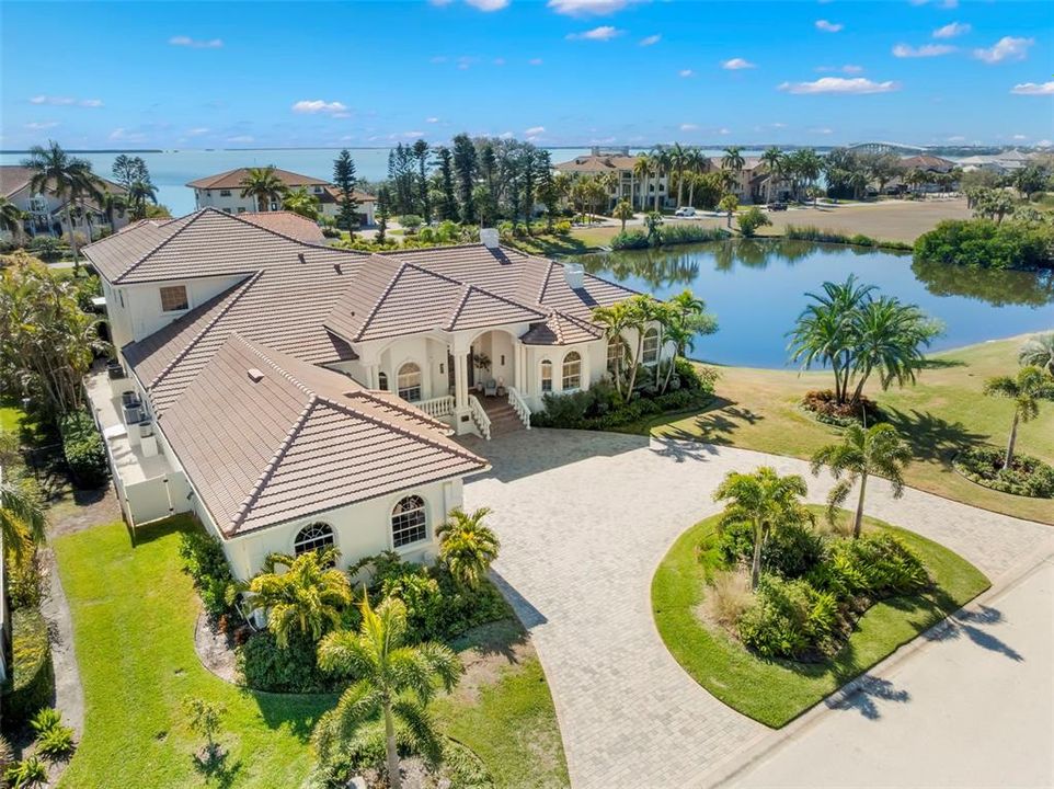 For Sale: $3,749,000 (4 beds, 5 baths, 6367 Square Feet)