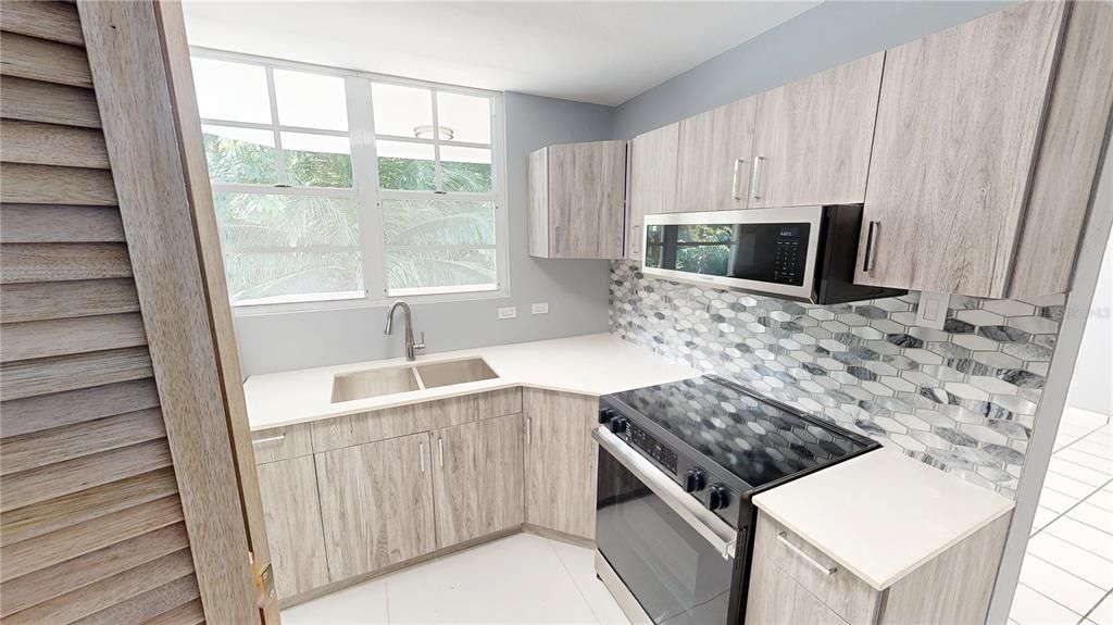 出租: $2,000 (3 贝兹, 2 浴室, 1900 平方英尺)