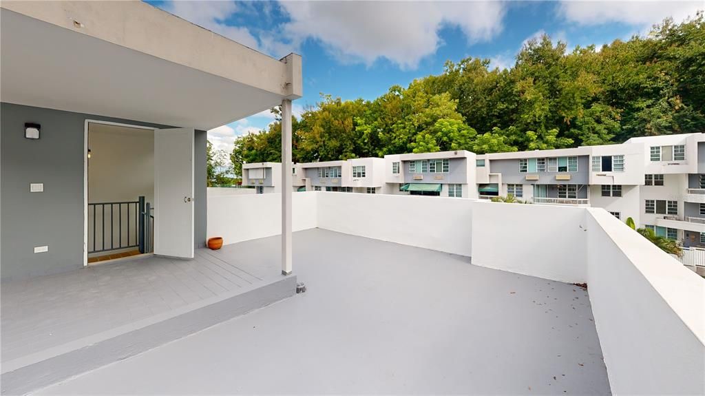 出租: $2,000 (3 贝兹, 2 浴室, 1900 平方英尺)