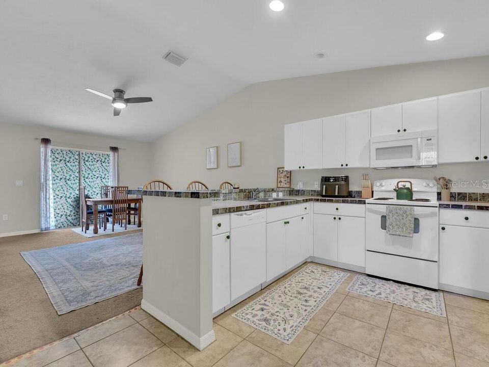 待售: $449,000 (6 贝兹, 0 浴室, 2382 平方英尺)