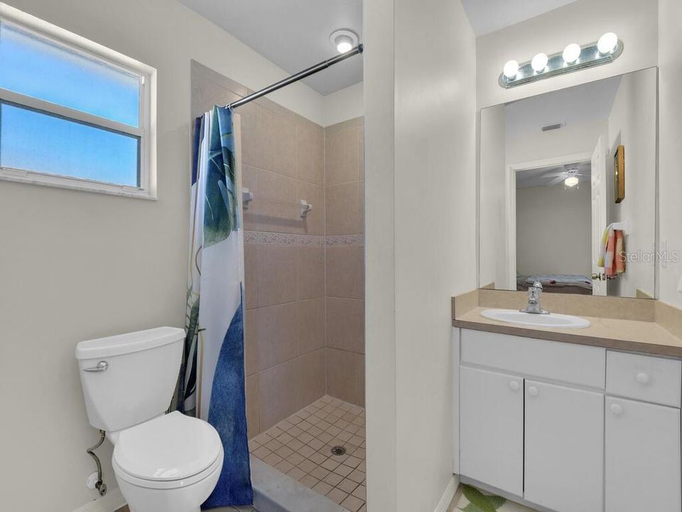 待售: $449,000 (6 贝兹, 0 浴室, 2382 平方英尺)