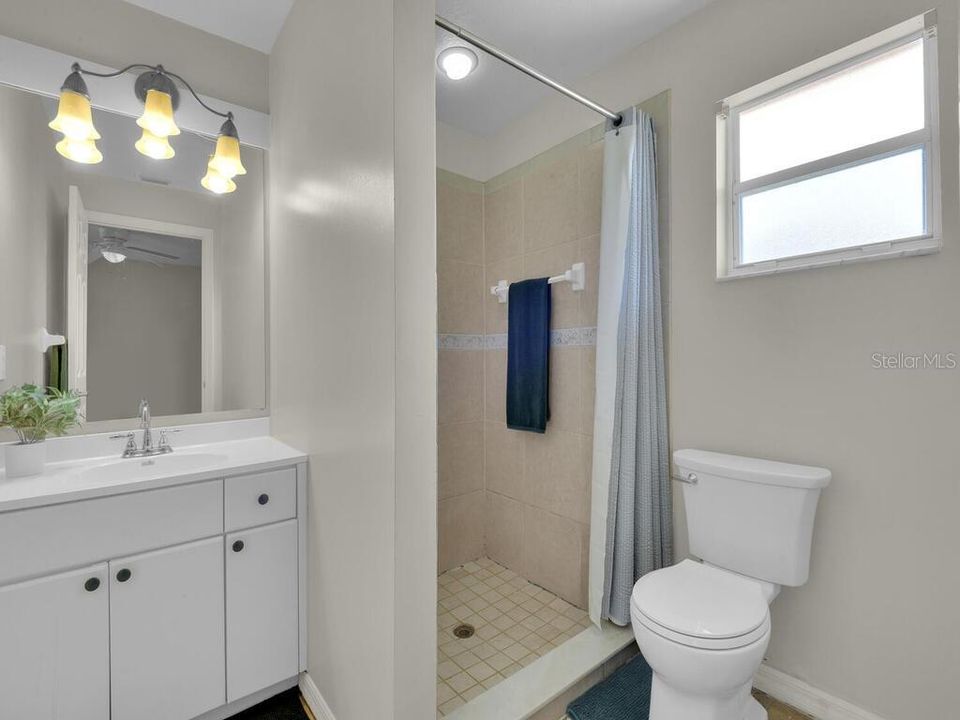 待售: $449,000 (6 贝兹, 0 浴室, 2382 平方英尺)