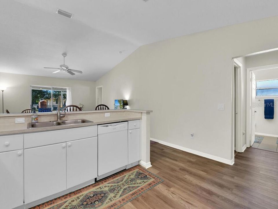 待售: $449,000 (6 贝兹, 0 浴室, 2382 平方英尺)