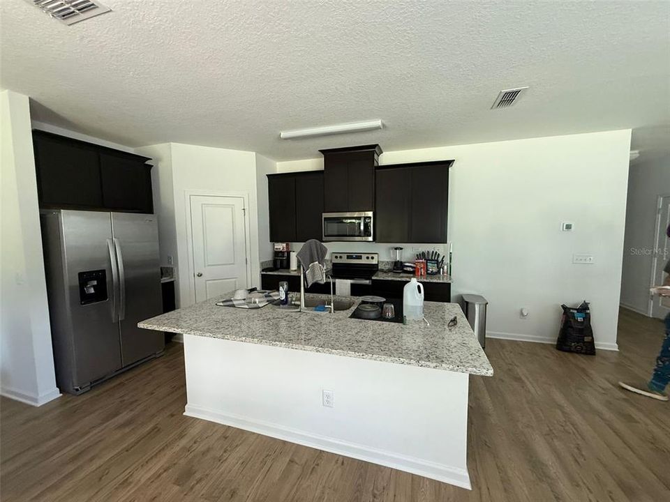 En Venta: $350,000 (4 camas, 2 baños, 1973 Pies cuadrados)