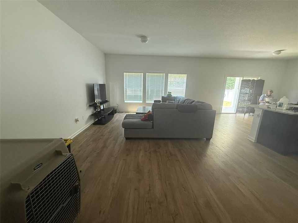 En Venta: $350,000 (4 camas, 2 baños, 1973 Pies cuadrados)