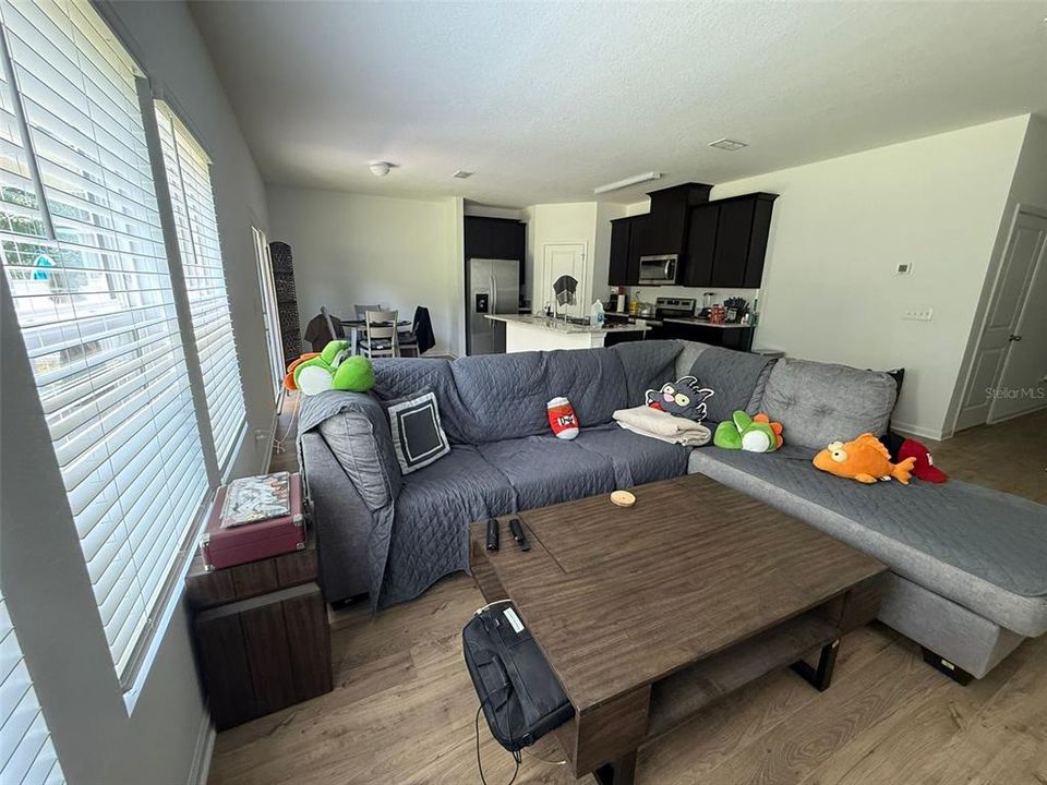 En Venta: $350,000 (4 camas, 2 baños, 1973 Pies cuadrados)