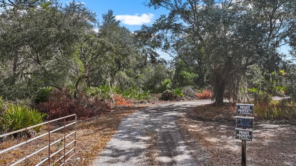 待售: $699,999 (8.06 acres)