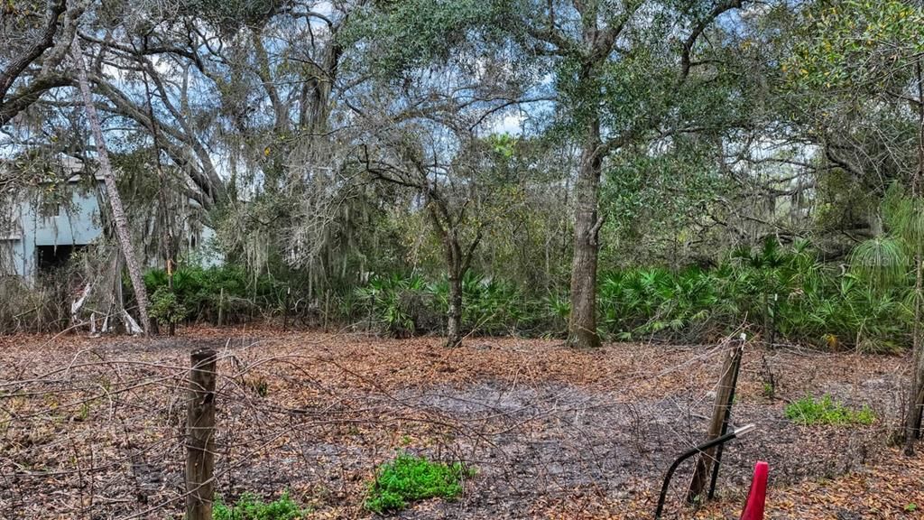 待售: $699,999 (8.06 acres)