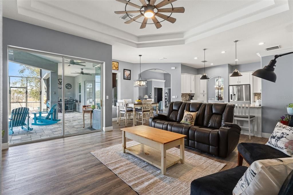 En Venta: $1,275,000 (5 camas, 2 baños, 3500 Pies cuadrados)