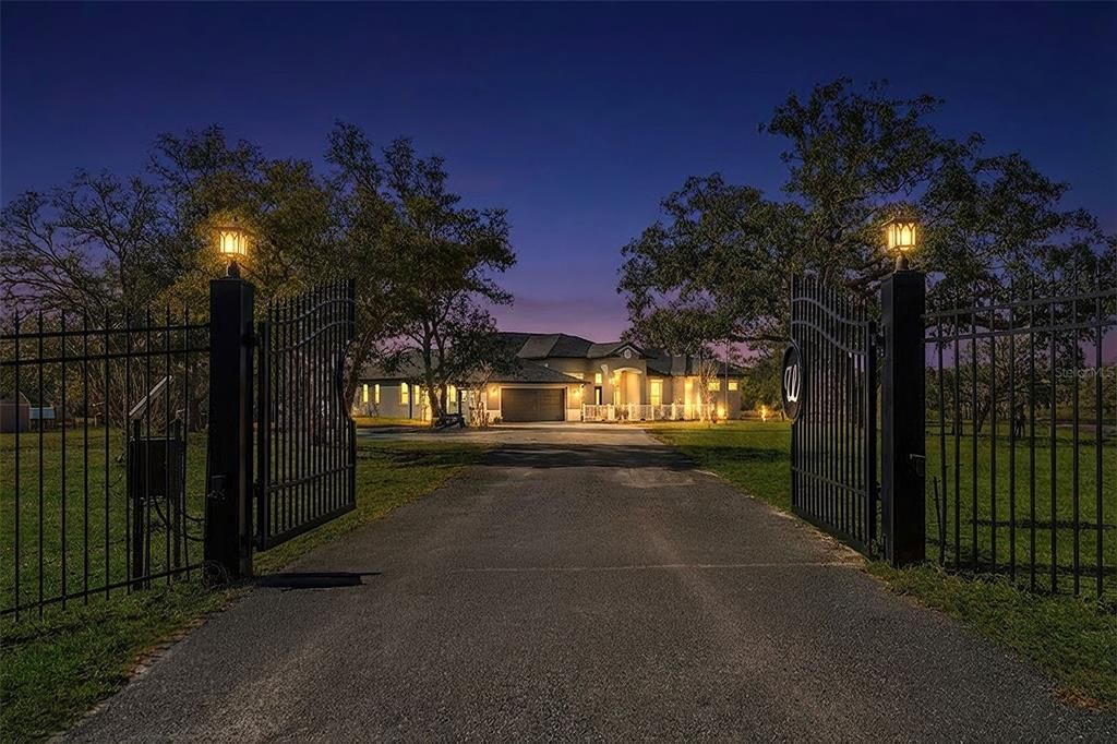 En Venta: $1,275,000 (5 camas, 2 baños, 3500 Pies cuadrados)