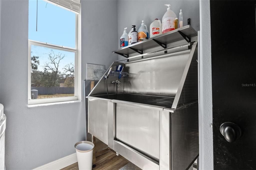 En Venta: $1,275,000 (5 camas, 2 baños, 3500 Pies cuadrados)