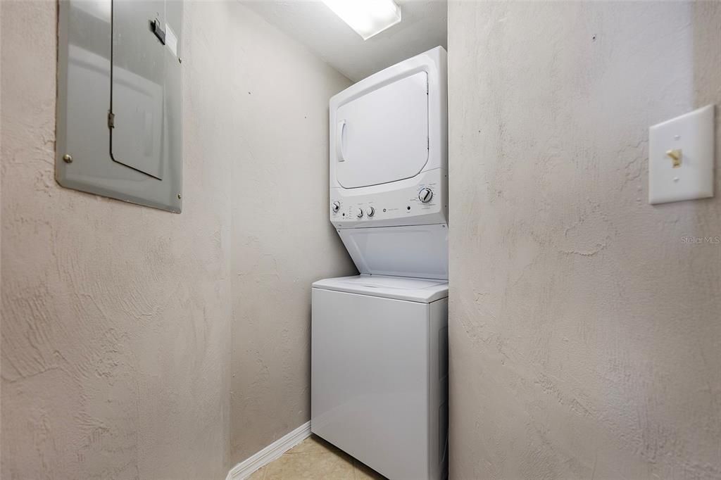 Activo con contrato: $284,000 (1 camas, 1 baños, 974 Pies cuadrados)