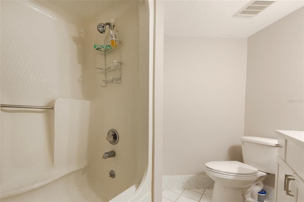 Activo con contrato: $284,000 (1 camas, 1 baños, 974 Pies cuadrados)