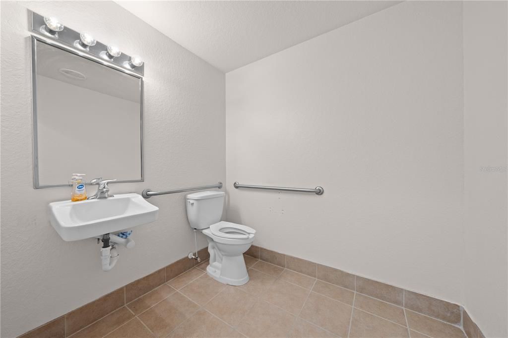 For Sale: $999,999 (0 beds, 0 baths, 4140 Square Feet)