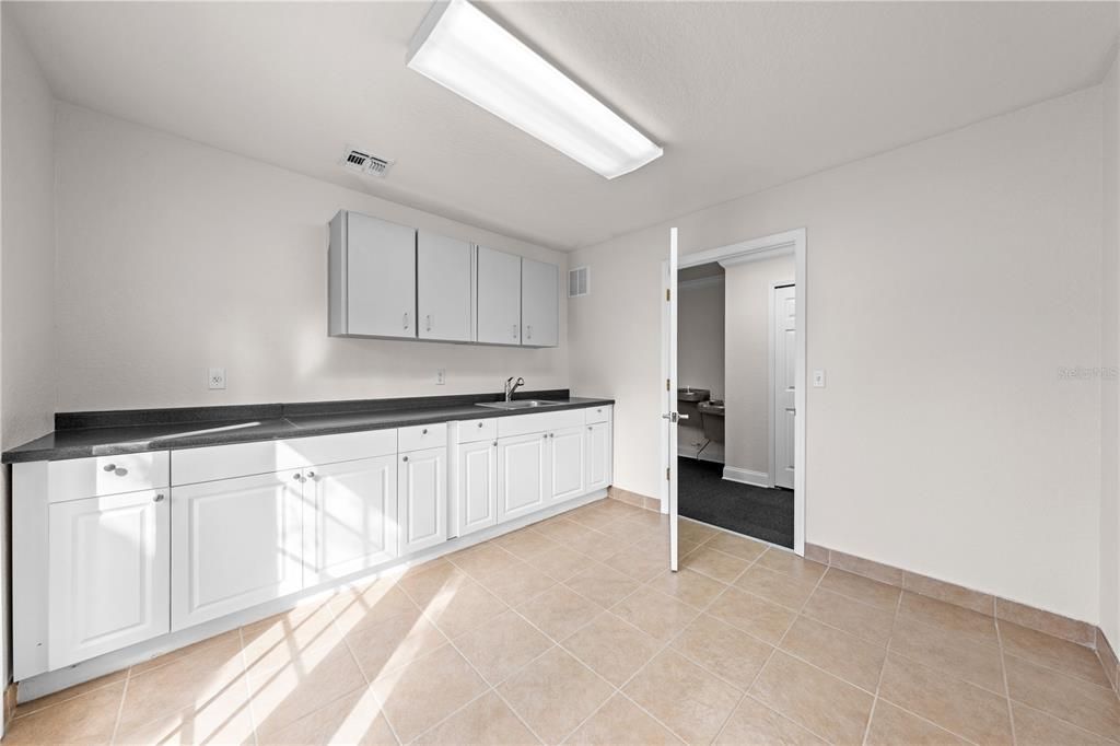 For Sale: $999,999 (0 beds, 0 baths, 4140 Square Feet)