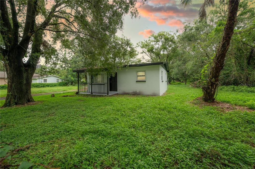 Active With Contract: $262,500 (2 beds, 1 baths, 816 Square Feet)