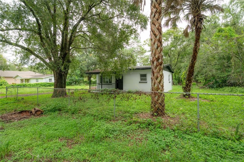 Active With Contract: $262,500 (2 beds, 1 baths, 816 Square Feet)