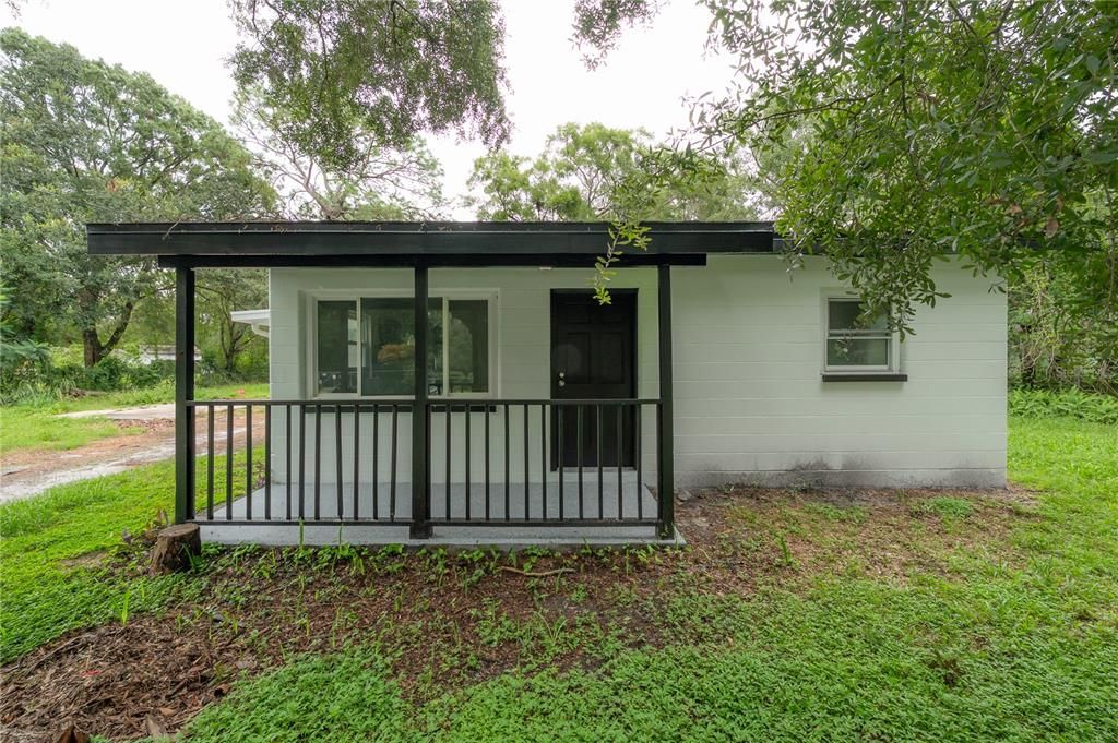 Active With Contract: $262,500 (2 beds, 1 baths, 816 Square Feet)