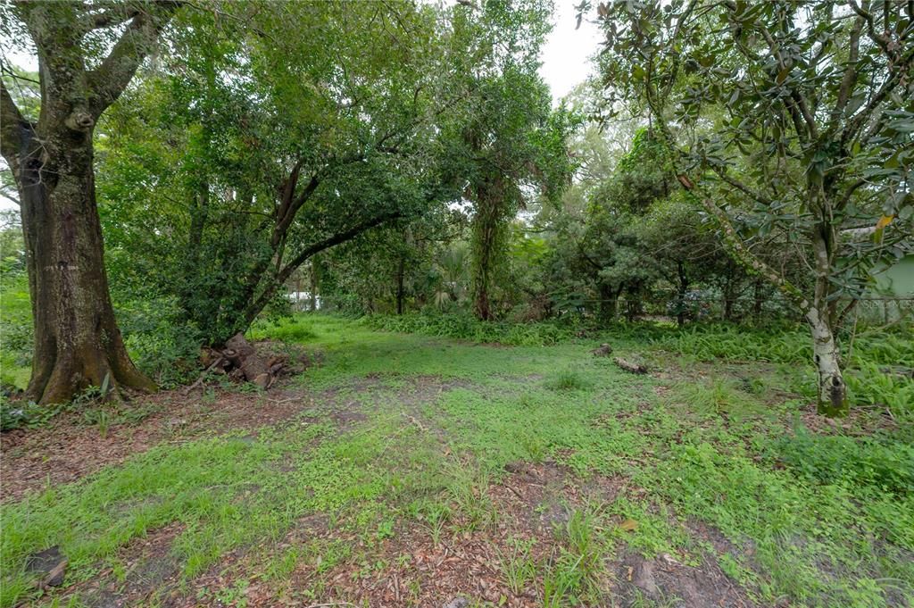 Active With Contract: $262,500 (2 beds, 1 baths, 816 Square Feet)