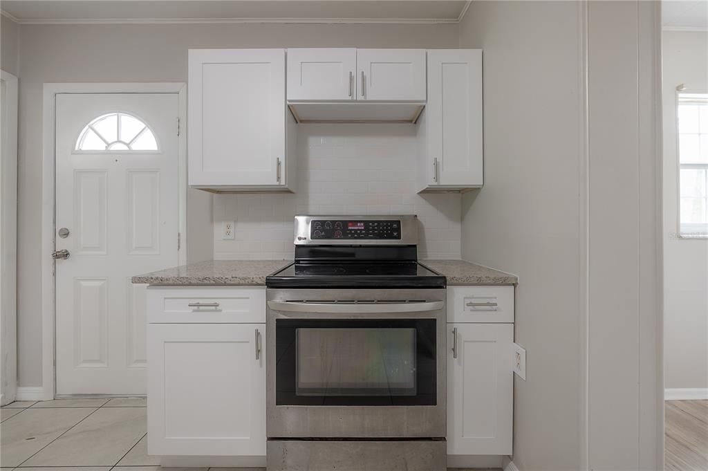 Active With Contract: $262,500 (2 beds, 1 baths, 816 Square Feet)