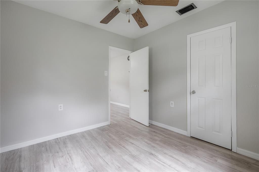 Active With Contract: $262,500 (2 beds, 1 baths, 816 Square Feet)