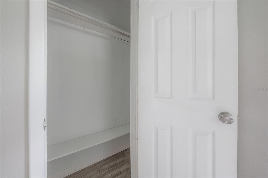 Active With Contract: $262,500 (2 beds, 1 baths, 816 Square Feet)