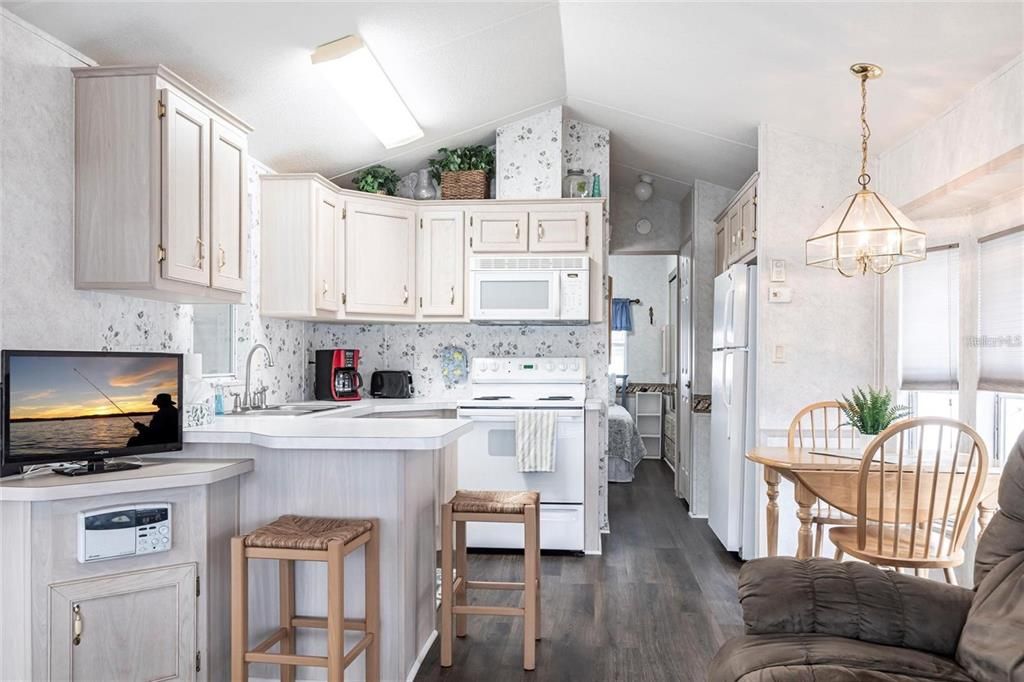 For Sale: $115,000 (1 beds, 1 baths, 408 Square Feet)