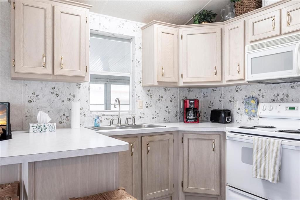 For Sale: $115,000 (1 beds, 1 baths, 408 Square Feet)
