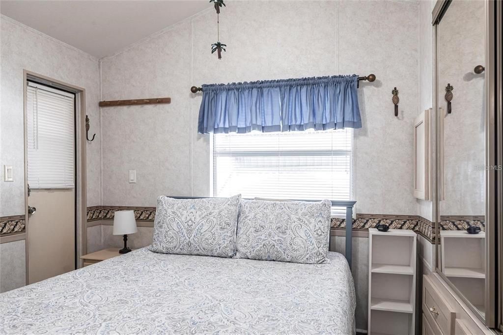 For Sale: $115,000 (1 beds, 1 baths, 408 Square Feet)