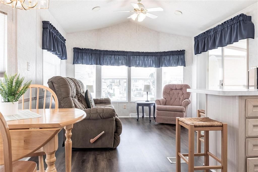 For Sale: $115,000 (1 beds, 1 baths, 408 Square Feet)