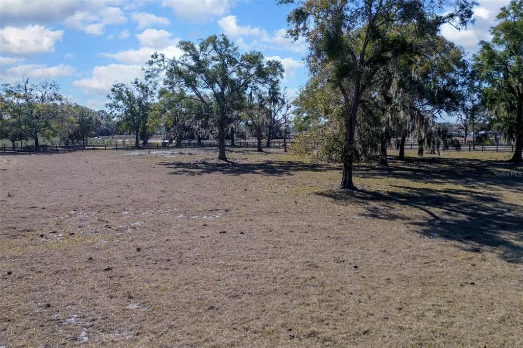 待售: $1,025,000 (22.30 acres)