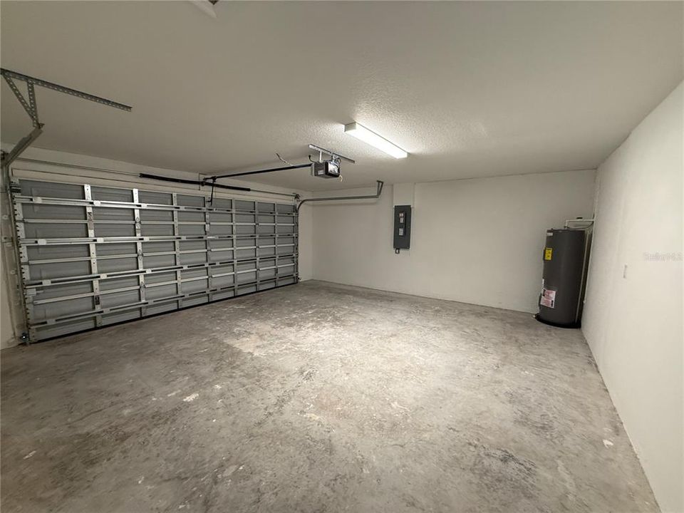 Activo con contrato: $2,000 (4 camas, 2 baños, 1800 Pies cuadrados)