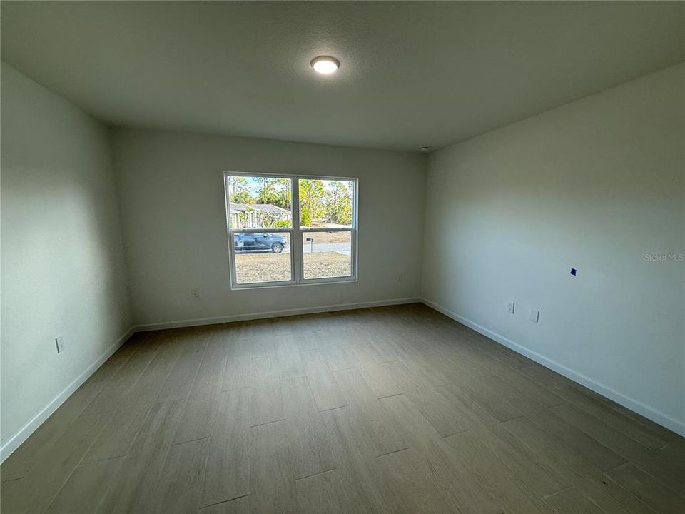 Activo con contrato: $2,000 (4 camas, 2 baños, 1800 Pies cuadrados)