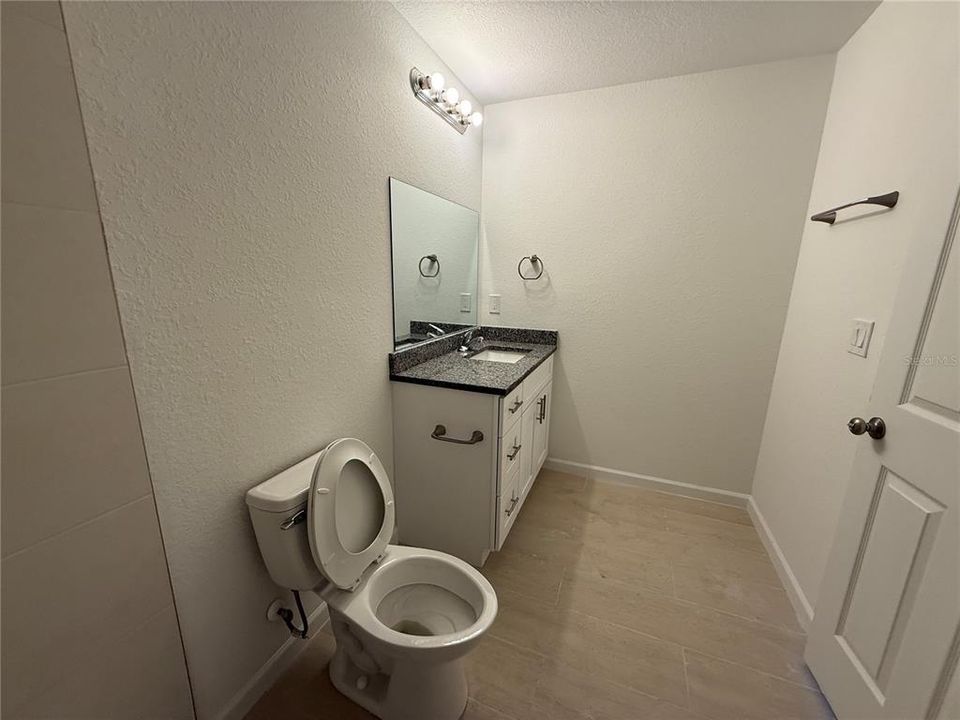 Activo con contrato: $2,000 (4 camas, 2 baños, 1800 Pies cuadrados)