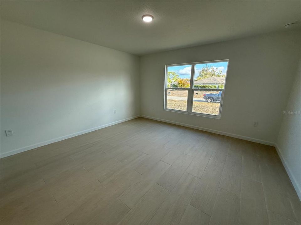 Activo con contrato: $2,000 (4 camas, 2 baños, 1800 Pies cuadrados)
