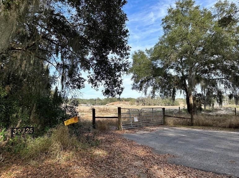 待售: $1,800,000 (10.00 acres)