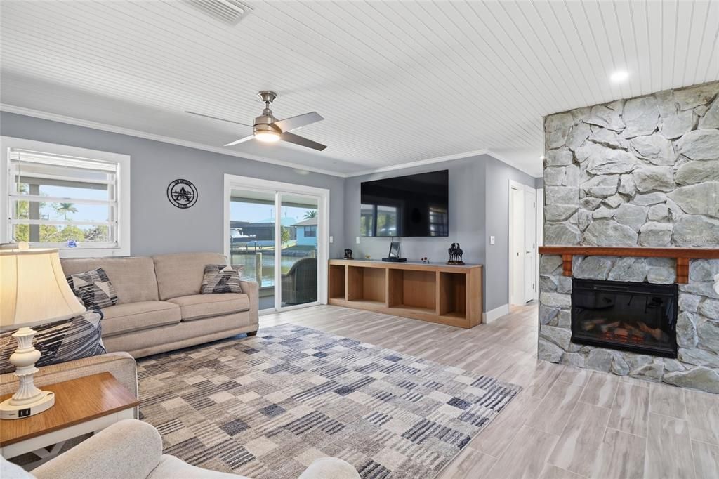 For Sale: $675,000 (3 beds, 2 baths, 1490 Square Feet)