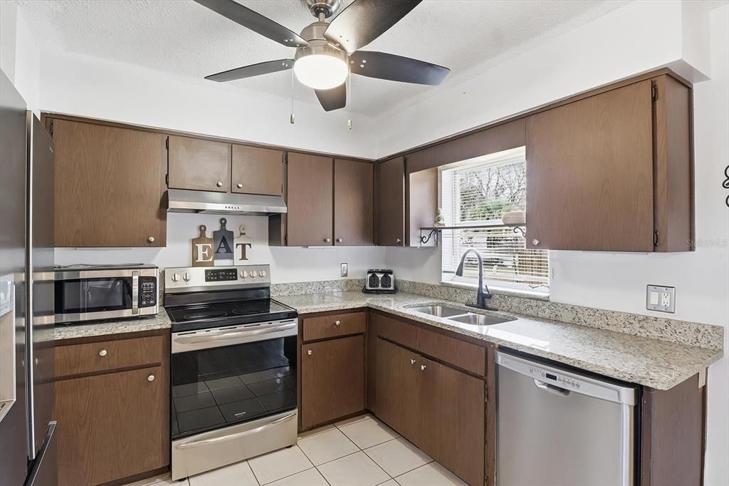 En Venta: $194,000 (2 camas, 2 baños, 988 Pies cuadrados)