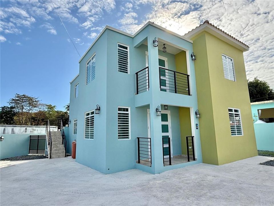 En Venta: $585,000 (4 camas, 2 baños, 2400 Pies cuadrados)