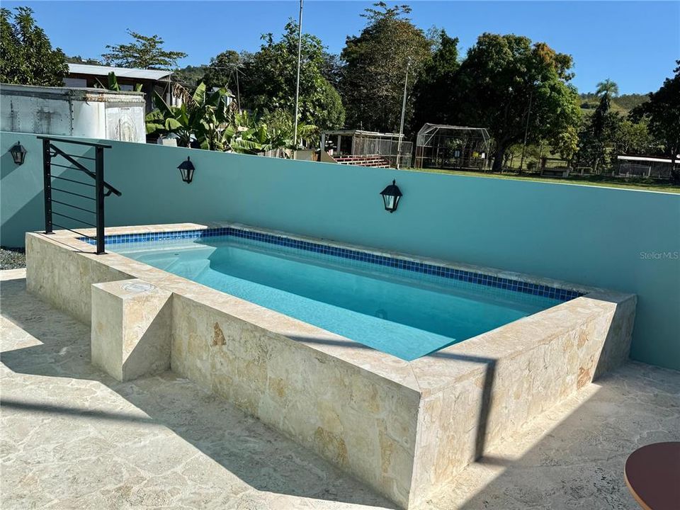 En Venta: $585,000 (4 camas, 2 baños, 2400 Pies cuadrados)
