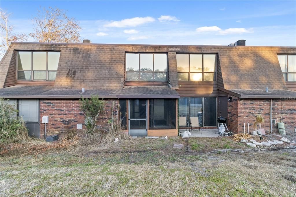 На продажу: $125,000 (2 спален, 1 ванн, 1158 Квадратных фут)