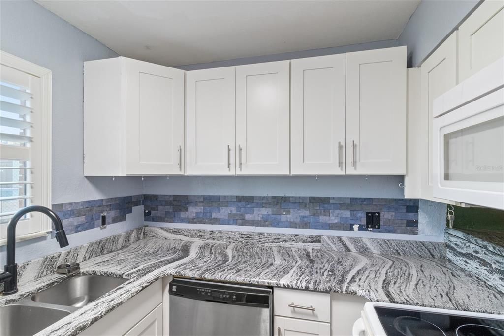 На продажу: $125,000 (2 спален, 1 ванн, 1158 Квадратных фут)