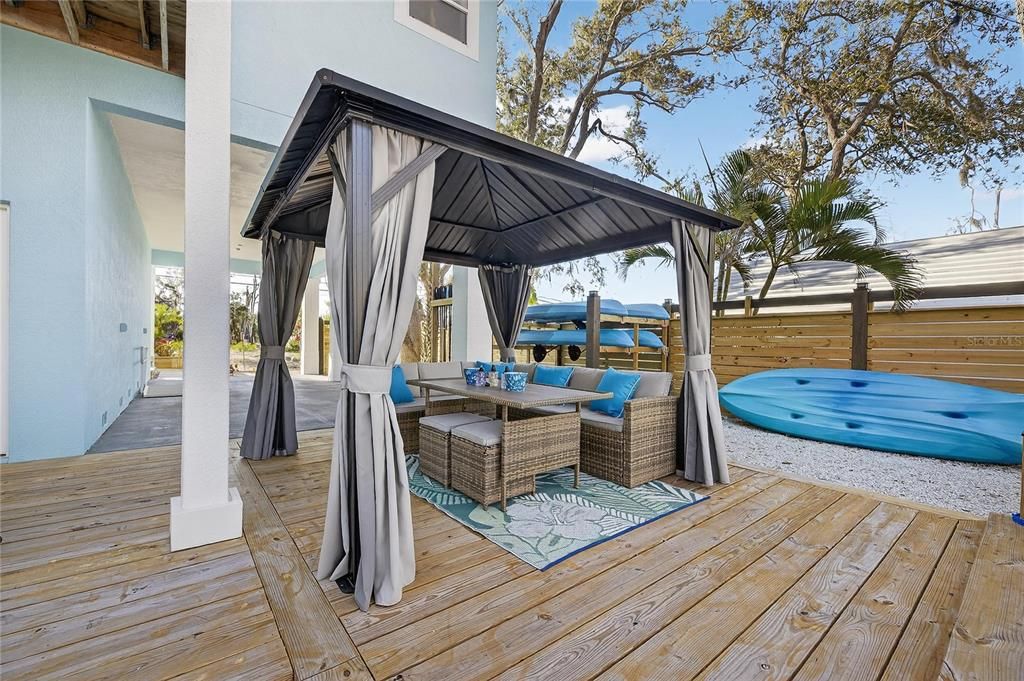 En Venta: $639,000 (4 camas, 3 baños, 1545 Pies cuadrados)
