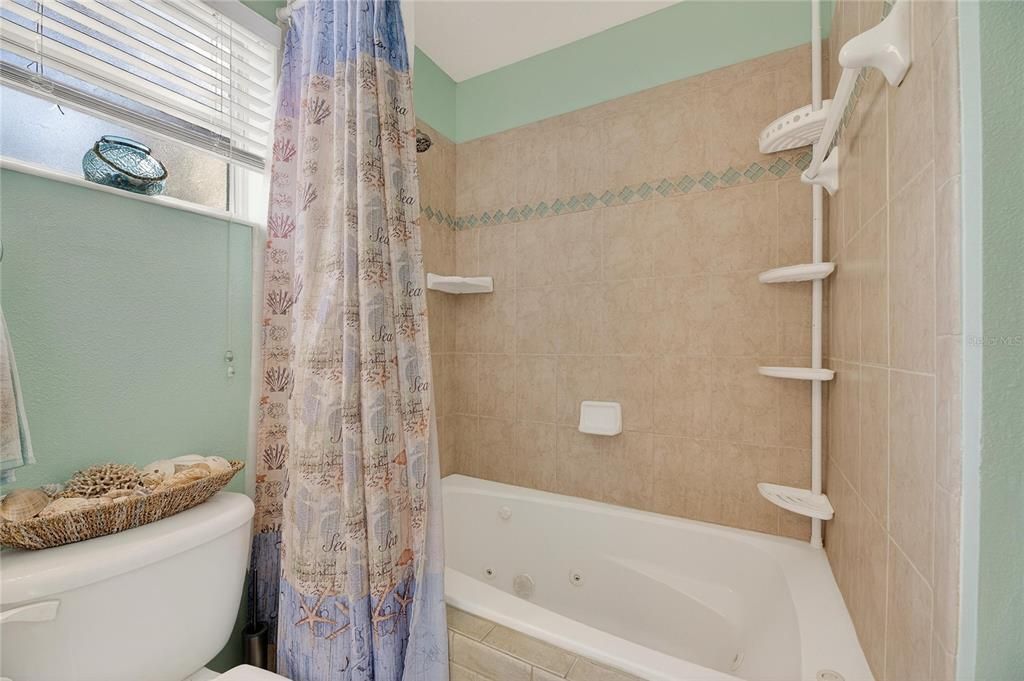 En Venta: $639,000 (4 camas, 3 baños, 1545 Pies cuadrados)
