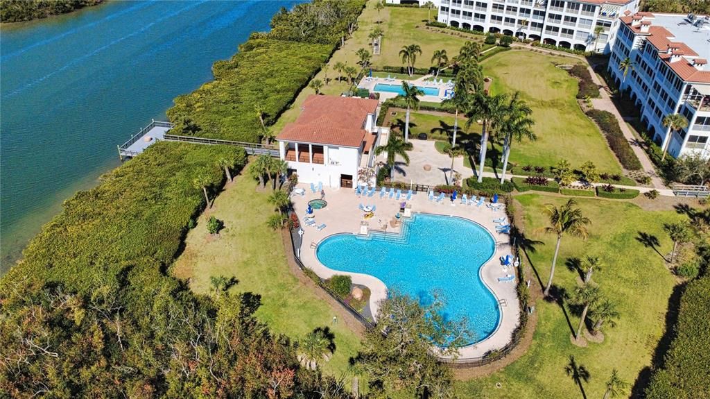 На продажу: $575,000 (2 спален, 2 ванн, 1688 Квадратных фут)